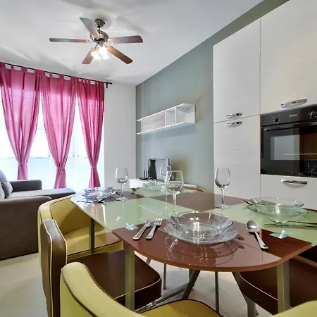 Apartament Few Minutes From The Strand Gzira 3-Bedroom Apartment