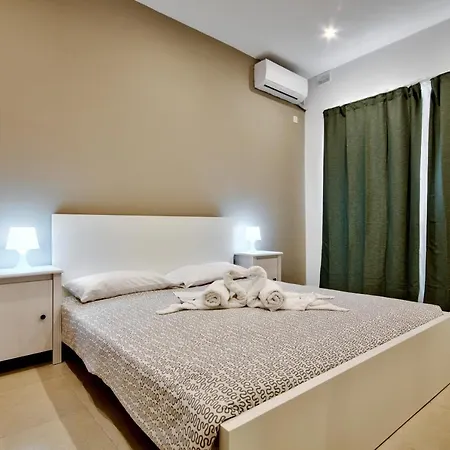 Apartament Few Minutes From The Strand Gzira 3-Bedroom Apartment