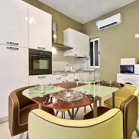 Few Minutes From The Strand Gzira 3-Bedroom Apartment *