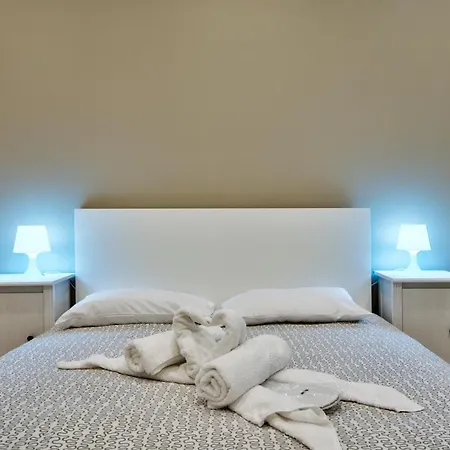 Apartament Few Minutes From The Strand Gzira 3-Bedroom Apartment