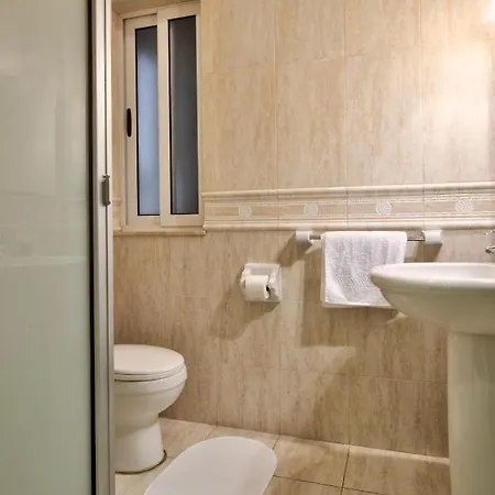Few Minutes From The Strand Gzira 3-Bedroom Apartment Apartament Gzira